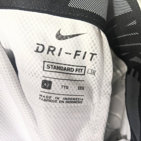 Nike Dri-Fit CI9803-010 Green Plaid Golf Shorts - Picture 5 of 12